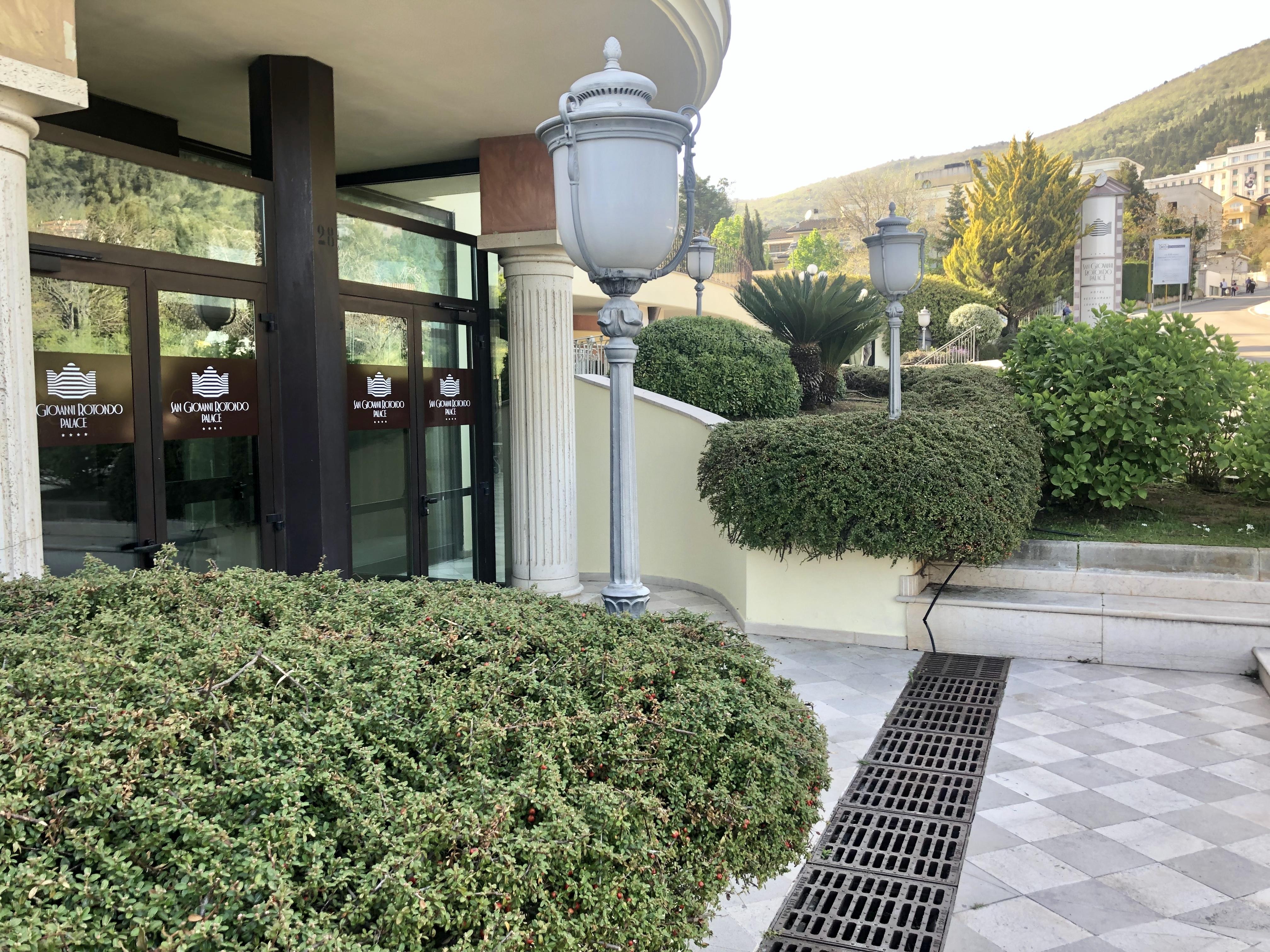 San Giovanni Rotondo Palace - Alihotels Екстериор снимка
